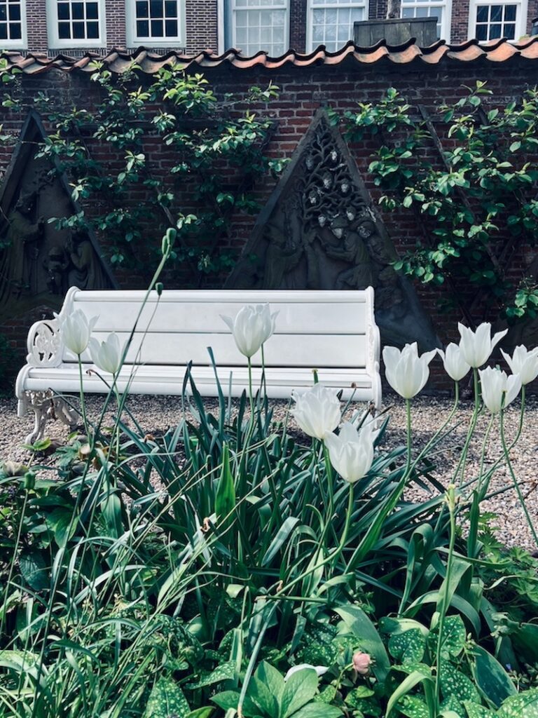 moon garden bench