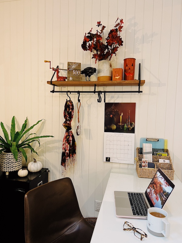 fall desk decor
