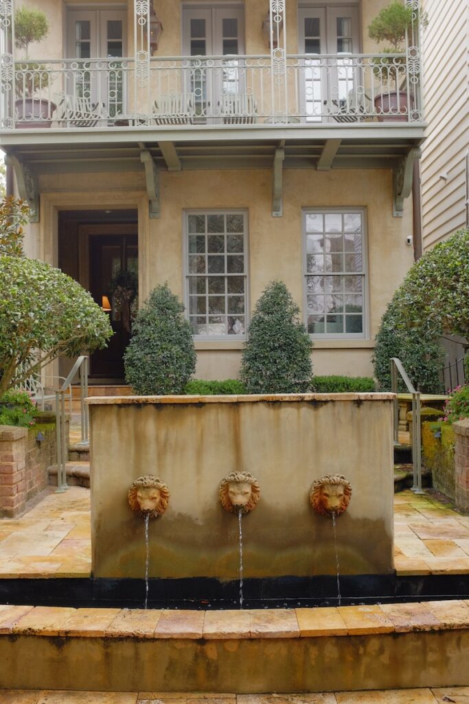 lion fountain