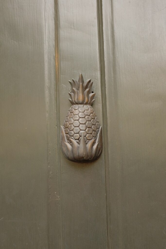 pineapple door knocker