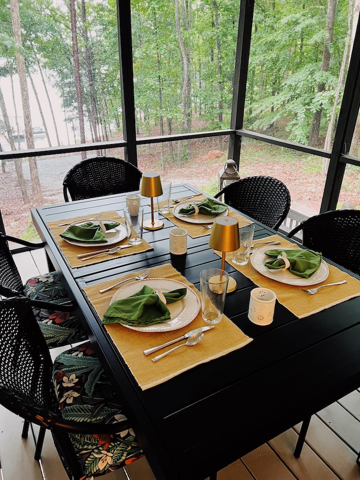 porch dining