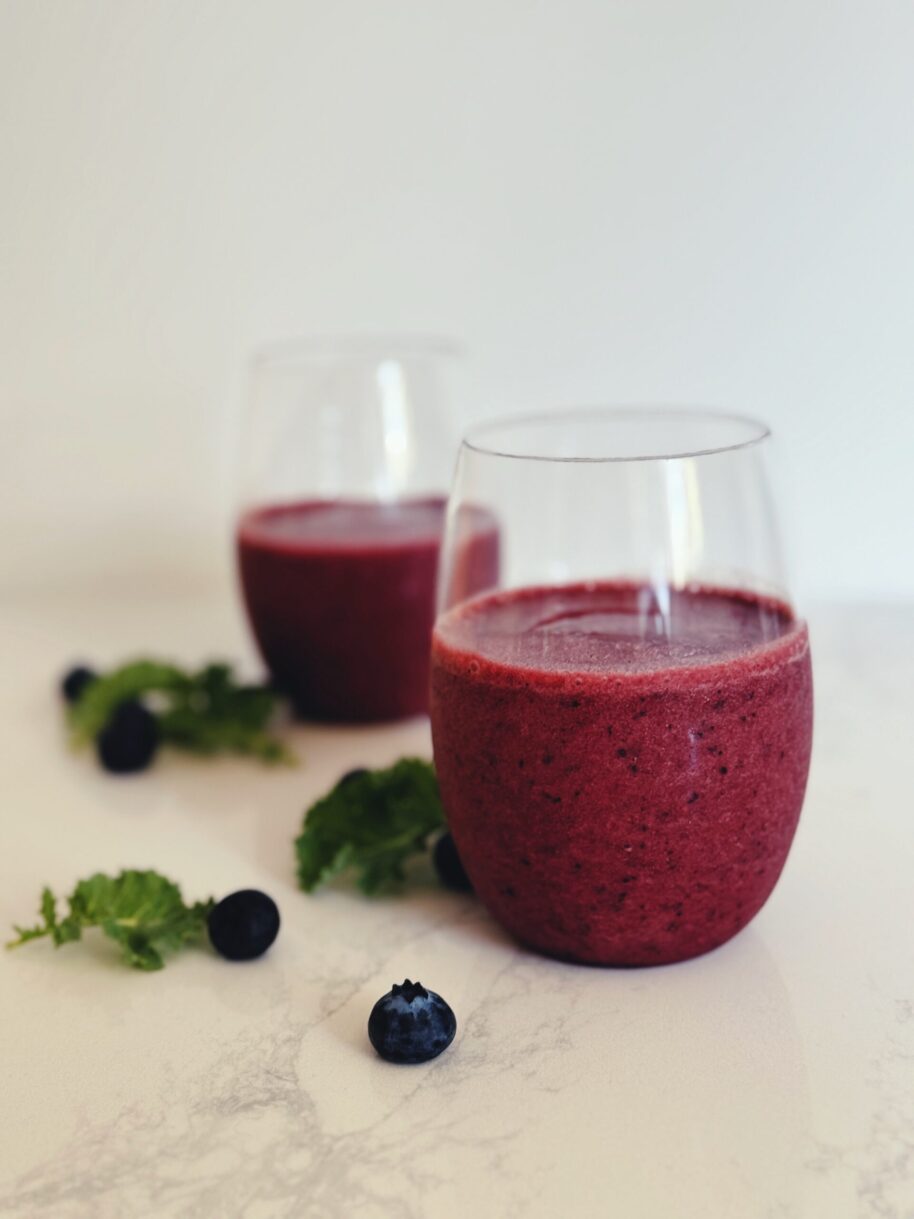 berry kale smoothie