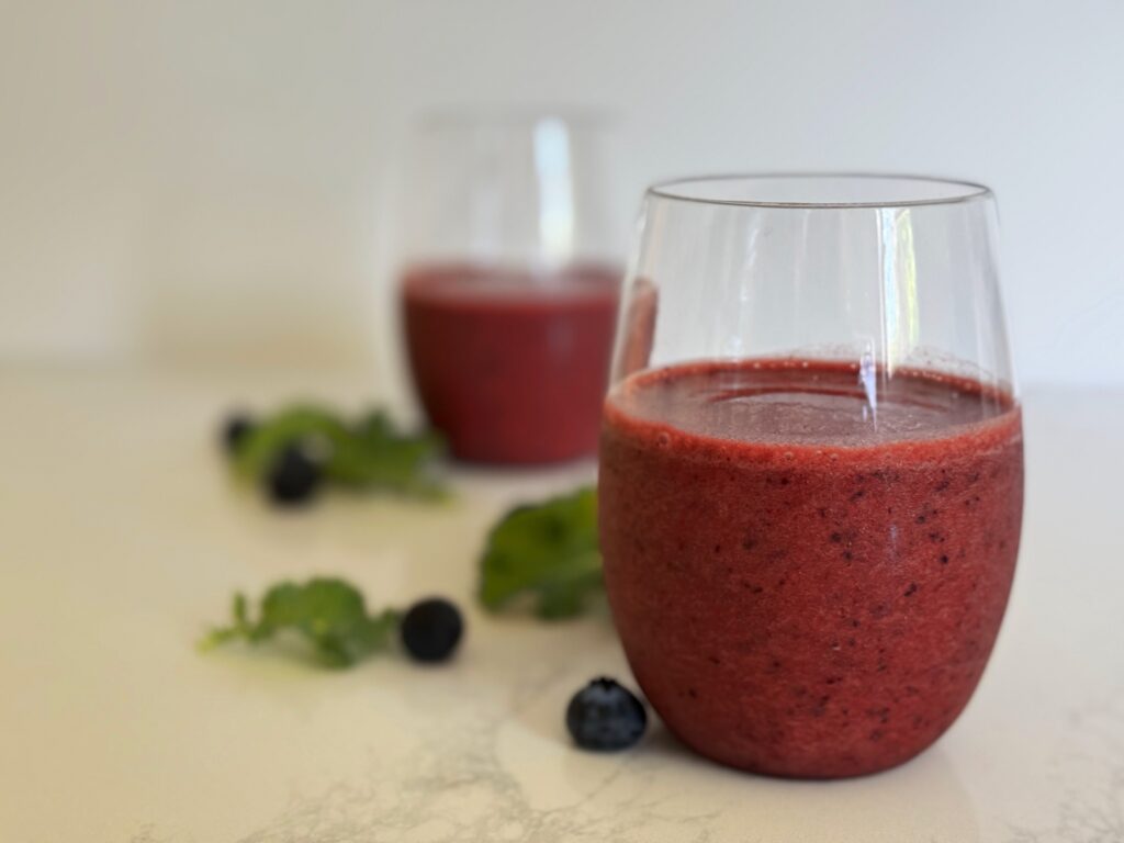 berry kale smoothie